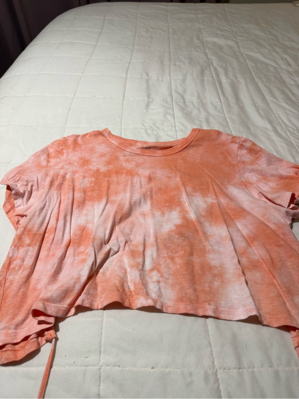 aerie Coral and White Tie-Dye Cropped Tee
